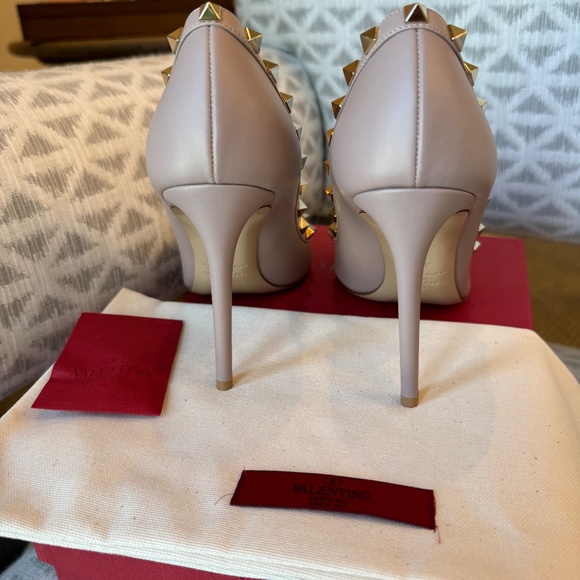 COPY - New! Valentino Rockstud Pumps in Poudre Size 38 - Picture 4 of 7